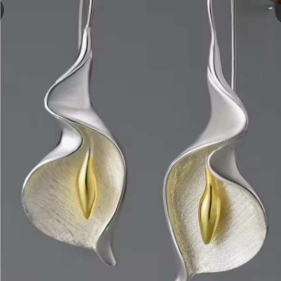 The QueensGarden Jewelry - Artistic Silver and Gold Women's Earrings